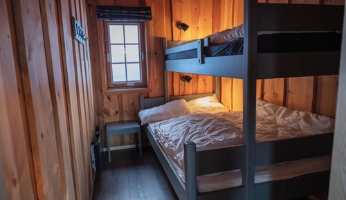 Family Cabin, 2 Bedrooms (linen & towels not included)