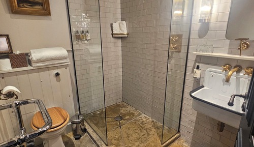 Classic Double Room, 1 King Bed, Ensuite (non-pet-friendly)