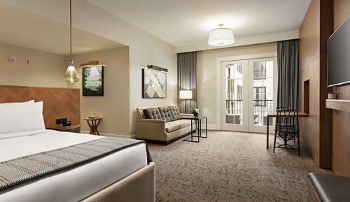 Room, 1 King Bed, Accessible, Corner (Hearing)