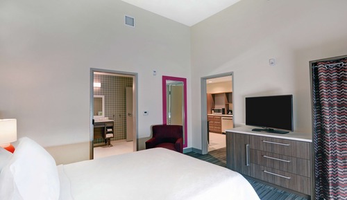 Suite, 1 Queen Bed, Accessible, Bathtub (Mobility & Hearing)