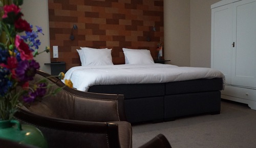 Superior Double Room, Bathtub