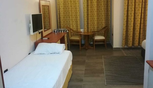 Economy Room