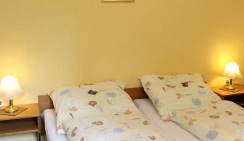 Basic Double Room, Ensuite (7)