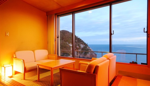 Japanese Style Room, Smoking