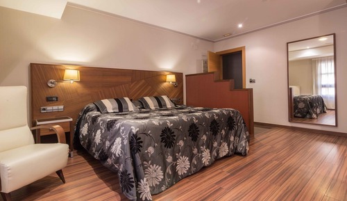 Junior Suite, Jetted Tub