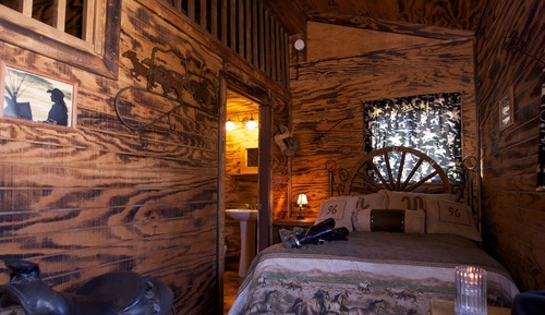 Cabin (Med-Large Pine )