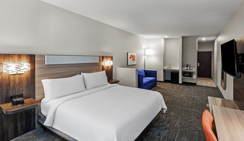 Suite, 1 King Bed, Mobility Accessible (Accessible Tub)