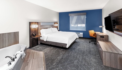 Standard Room, 1 King Bed, Jetted Tub