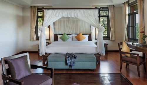 Honeymoon Suite
