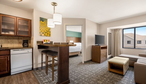 Suite, 1 Bedroom, Kitchen, 2 Doubles