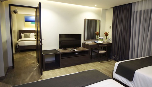 Monterey Connecting Room
