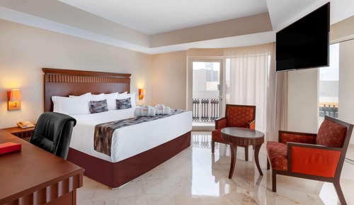 Junior Suite, 1 King Bed, Non Smoking