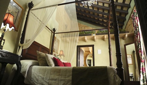 Deluxe Double Room (for 2 people)