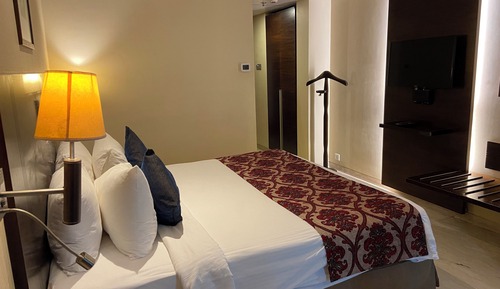 Deluxe Room, 1 King Bed (Premium King Room)