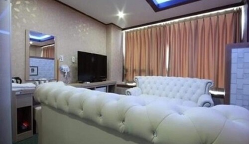 Junior Suite (for 3, 1 Double Bed&1 Single Bed)