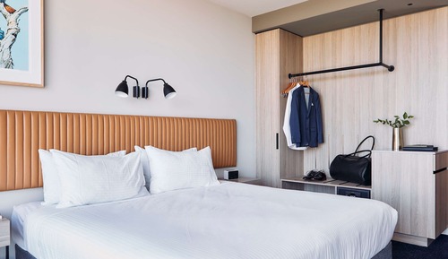 Deluxe Room, 1 King Bed (Hotel Room)