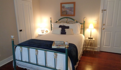 Williams Deluxe, 1 Queen Bed, Non Smoking with Jaccuzzi