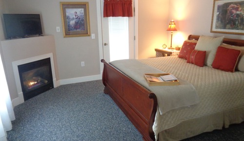 Wampler Suite, 1 King Bed, Non Smoking with Jaccuzzi