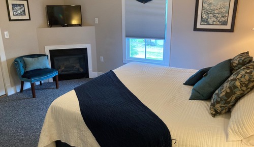 Nicholson Deluxe 1 King Bed, Non Smoking with Jaccuzzi