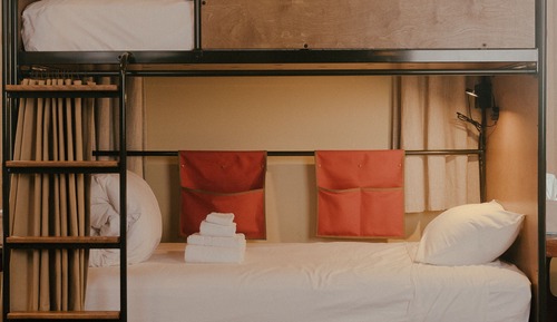 Deluxe Room, Mixed Dorm, Shared Bathroom (16 Bunk Room)