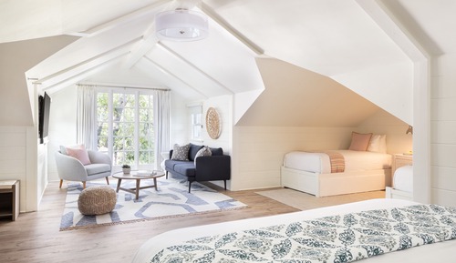 Luxury Studio Suite, Multiple Beds (Upstairs with 1 King Bed& 2 Twin Beds)