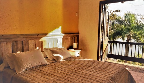 Deluxe Suite, Pool View