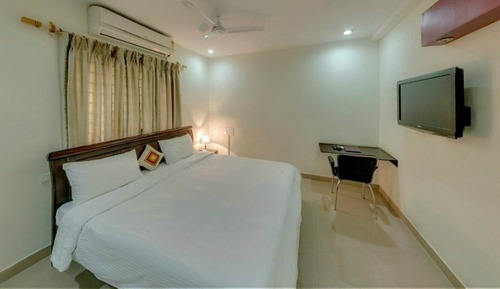 Luxury Apartment, 1 Queen Bed, Non Smoking