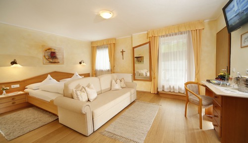 Deluxe Double Room (with Extra Bed)