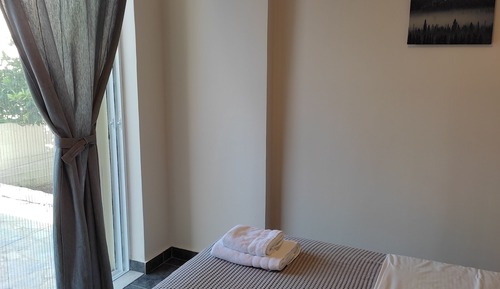 Economy Room, 1 Queen Bed, Courtyard View