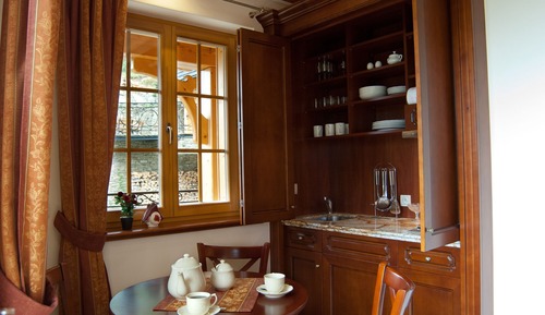 Apartment (Amber)