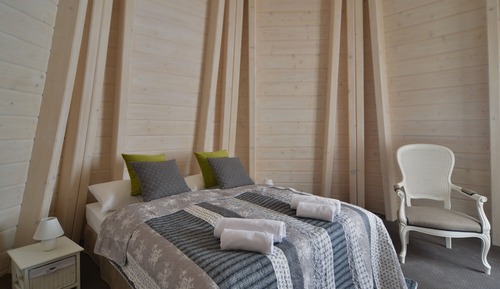 Apartment (Romantic)