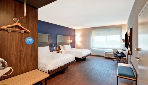 Room, 2 Queen Beds, Accessible, Bathtub