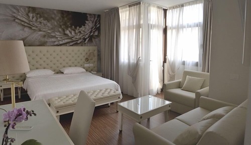 Deluxe Room, City View