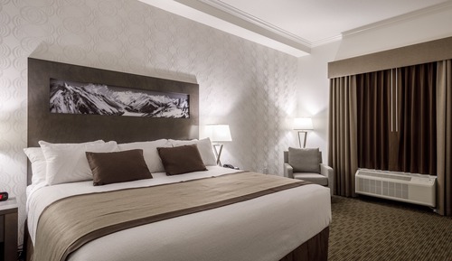 Suite, 2 Bedrooms, Non Smoking, Refrigerator & Microwave (1 King and 2 Queen)
