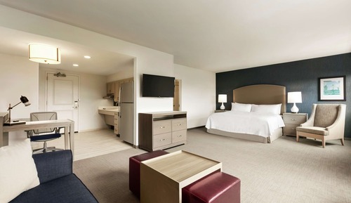 Suite, 1 King Bed, Accessible, Bathtub (Mobility & Hearing, Urban)