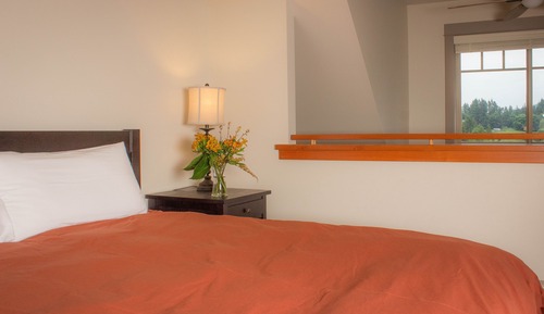 Lakeside 1 Bedroom Duplex King Bed (Pet Free)