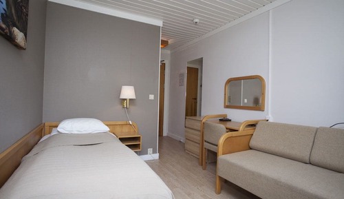 Single Room, Mountain View