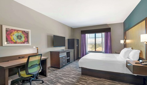 Standard Room, 1 King Bed, Non Smoking, Microwave