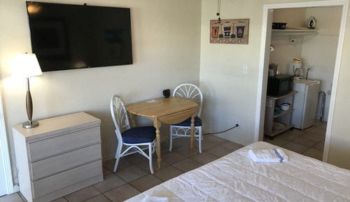 Room, 1 King Bed, Refrigerator & Microwave, Courtyard View (1st Floor)