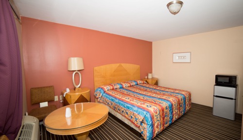 Room, 1 King Bed, Smoking