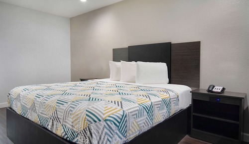 Standard Room, 1 King Bed, Non Smoking, Refrigerator & Microwave