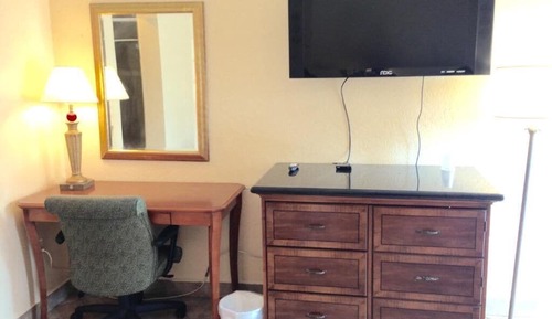 Economy Single Room, 1 King Bed