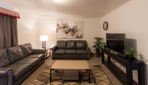 Suite, 2 Bedrooms (3 Queen Village)