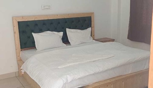 Standard Room, Smoking