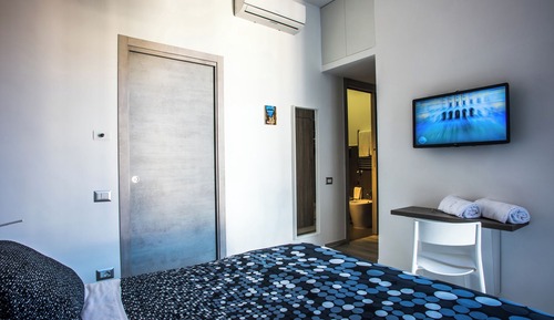 Basic Townhome, 1 Queen Bed, Balcony