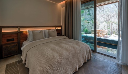 Luxury Apartment, Pool View