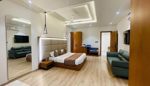 Executive Suite, 1 King Bed, Valley View