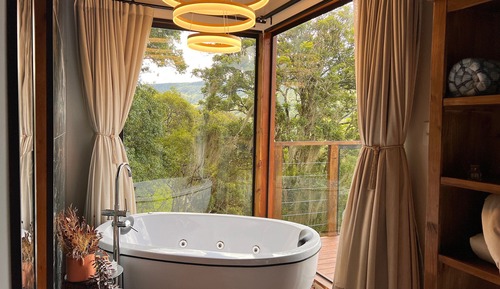 Wolves' Refuge 02 - Hot Tub - Leoberto Leal - SC