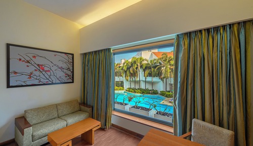 Deluxe Double Room, Balcony, Golf View