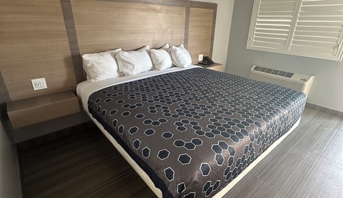 Single Room, 1 King Bed, Non Smoking